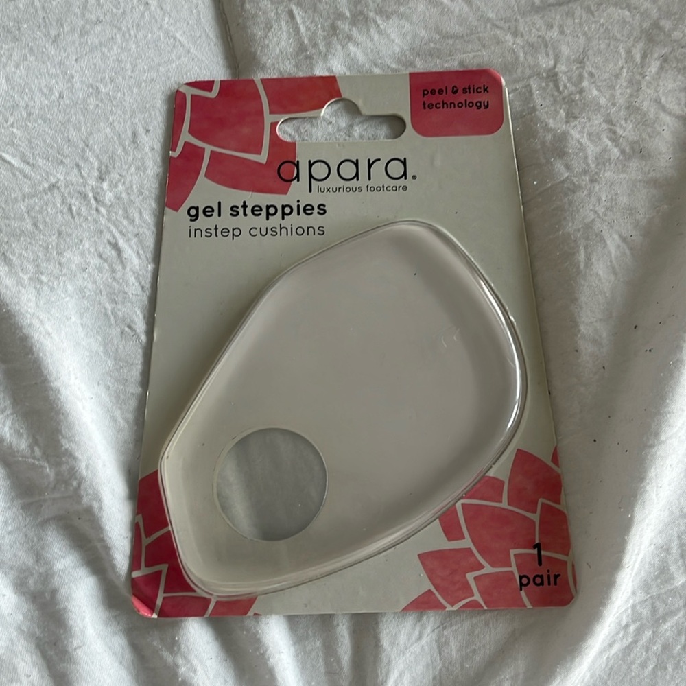 Peel and stick gel instep cushions